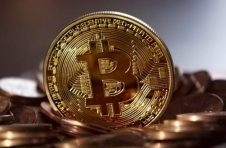 广汽加紧安装口罩生产设备调试