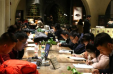 耳朵代替眼睛“阅读”：你会成为“听书”一族吗？