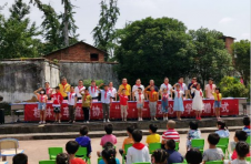 传递爱心 情暖“六一”华晨雷诺金杯助力公益助学活动