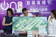 区长空降极米直播间 首秀“爆热”力荐城市好物