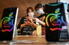 研究显示，随着复苏的持续，苹果在中国的第二季度iPhone销量增长了225％