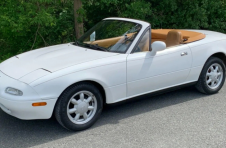 快点竞标这15,000英里1993 Mazda MX-5 Miata