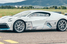 首辆布加迪Divo超级跑车已准备好以570万美元的价格出售