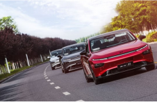 消息人士称，特斯拉的中国竞争对手小鹏在美国IPO之前筹集了4亿美元