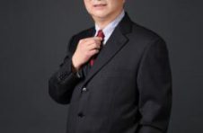 他矢志不渝守初心，“行侠仗医”勇担当