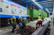 中建四局六公司天瑾广场项目组织全员义务劳动