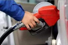 油价二连涨！加满一箱油将多花10元
