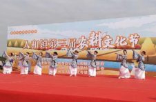 割稻子，扎稻草人……人和镇第三届农耕文化节开幕