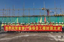 中建四局六公司童梦广场项目全面封顶