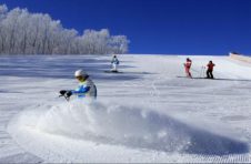 本年度冰雪旅游或超2亿人次，休闲旅游收入超3900亿元