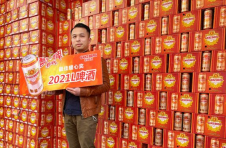 4罐变2吨，广州一市民意外获11年啤酒大奖！