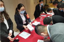 中建四局六公司发放漫画说纪手册 严格把好廉洁自律关口