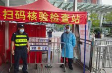 刷身份证核验粤康码测温一体机在深圳北站正式投入使用