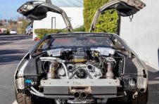 带起亚Stinger GT双涡轮V6发动机交换的DeLorean DMC-12为车轮提供487 HP