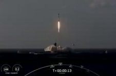 SpaceX第28批52颗星链卫星升空，捎了两颗其他卫星