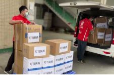 积极助力抗疫！叮当快药捐赠口罩、手套等防疫物资