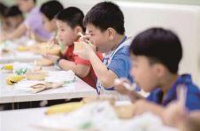 广州市多个区昨日开启暑期校内托管服务