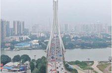 鹤洞大桥施工，26条公交线路临时取消行经鹤洞大桥