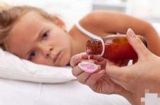 孩子发烧先别急着喂退烧药