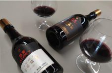 有真材才微醺 茅台悠蜜严把果酒原料关