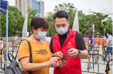 大亚湾区税务局集结志愿者助力核酸检测
