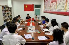 北京理工大学珠海学院航空学院学生第一党支部开展手绘贺卡献给党的主题党日活动