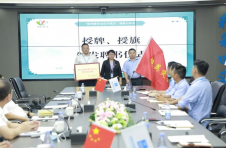 学习超英创示范，廉洁共建促发展