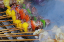 炭火燎鲜，湿辣燎夜——广东《今日岭南》栏目走进番禺湛江海鲜大排档