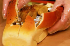 面包藏珍，匠心致味——广东《今日岭南》栏目走进中山鸡香伯面包鸡